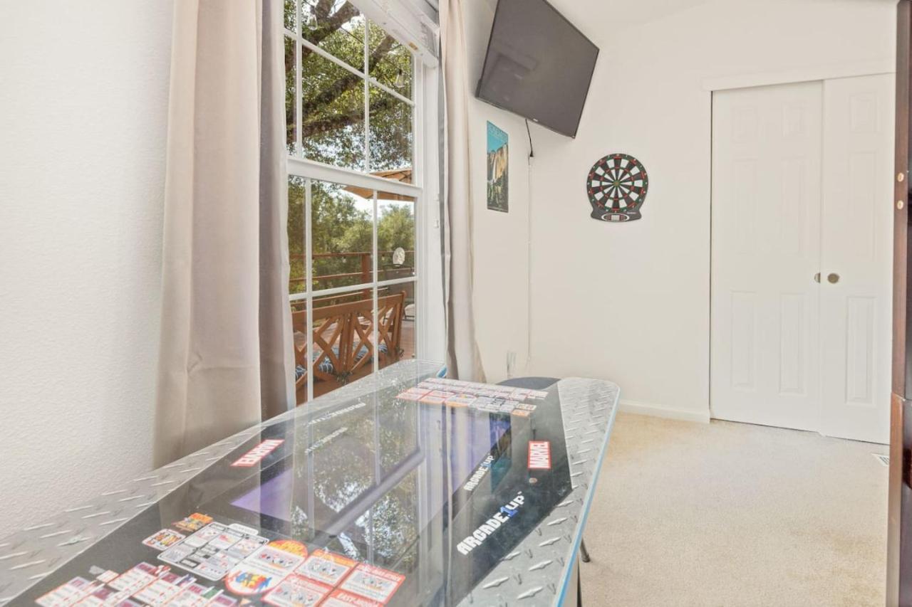 Hilltop Oasis With Games, Hot Tub, Fire-Pit, Deck, Views Oakhurst Exterior photo